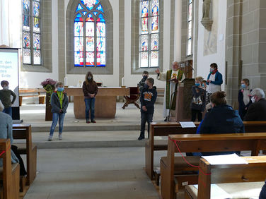 Vorstellung der Kommunionkinder in St. Crescentius (Foto: Karl-Franz Thiede)